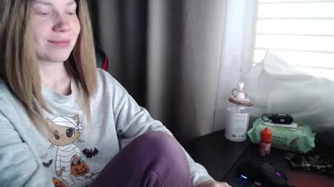 Snapshot of molly_royse chatting on October 11, 10:47 am I have new photos come and see with love Molly online show from October 11, 10:47 am