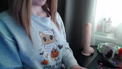 Snapshot of molly_royse chatting on October 19, 10:49 am I have new photos come and see with love Molly online show from October 19, 10:49 am