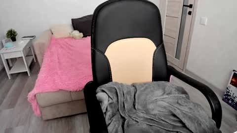 Ill tell you when were private online show from September 9, 12:26 pm