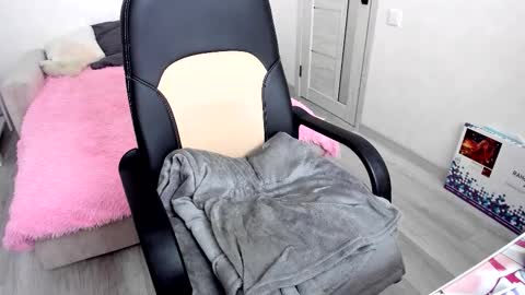 Ill tell you when were private online show from September 25, 11:25 am