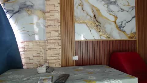 mollyandsam303av online show from April 8, 7:47 pm