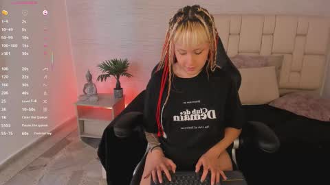 Snapshot of mollycb chatting on November 20, 4:01 am mollycb online show from November 20, 4:01 am