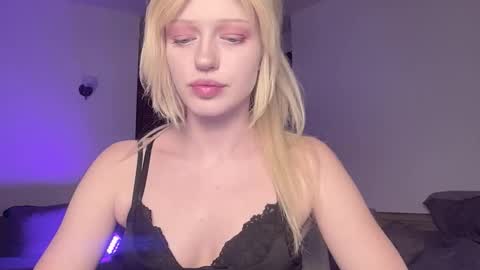 Snapshot of mollycodle chatting on October 10, 6:40 pm Goddess Katherine online show from October 10, 6:40 pm