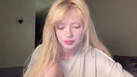 Snapshot of mollycodle chatting on October 22, 7:24 pm Goddess Katherine online show from October 22, 7:24 pm
