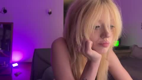 Snapshot of mollycodle chatting on July 14, 7:08 pm Goddess Katherine online show from July 14, 7:08 pm