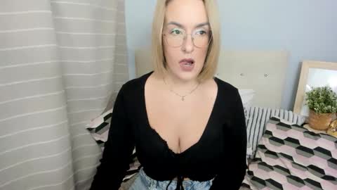 Snapshot of mollycrazy chatting on November 27, 3:25 pm MollyCrazy online show from November 27, 3:25 pm