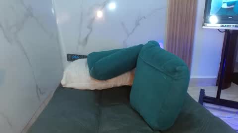  MOLLY  GUNSG online show from December 16, 10:26 pm