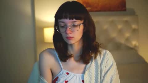 mollyjiggles online show from September 14, 8:02 am