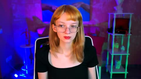 mollyjiggles online show from October 3, 8:22 am