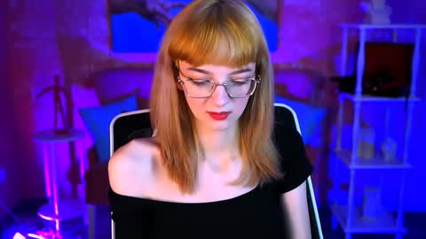 mollyjiggles online show from October 8, 2:14 pm