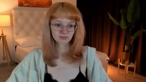 mollyjiggles online show from October 11, 8:24 am