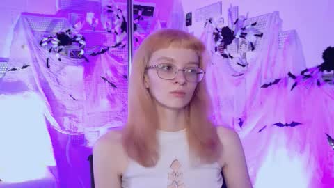 mollyjiggles online show from October 22, 6:18 pm