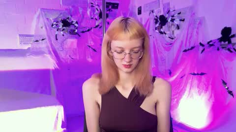 mollyjiggles online show from October 23, 12:15 pm