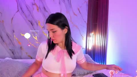 Snapshot of mollylewis18 chatting on May 17, 12:41 am New girl Emily Valentina Michelle online show from May 17, 12:41 am