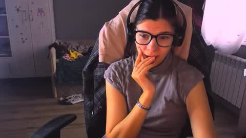  KIRA  online show from December 4, 5:06 am