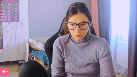  KIRA  online show from February 19, 6:31 am