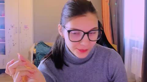  KIRA  online show from March 2, 1:52 am