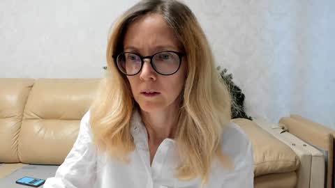 Snapshot of mollystory chatting on January 30, 7:18 am AngelMomm online show from January 30, 7:18 am