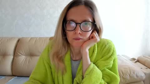 Snapshot of mollystory chatting on February 18, 11:22 am AngelMomm online show from February 18, 11:22 am