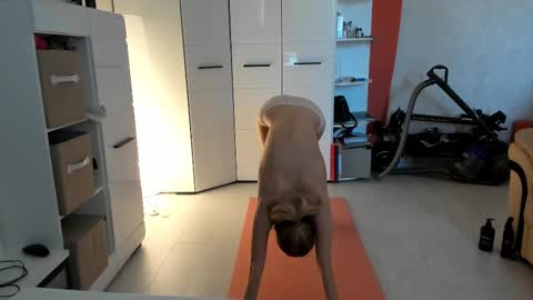 Snapshot of mollystory chatting on February 22, 6:28 am AngelMomm online show from February 22, 6:28 am