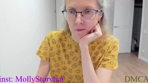 Snapshot of mollystory chatting on November 20, 6:46 am AngelMomm online show from November 20, 6:46 am