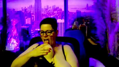 Snapshot of mollysun chatting on June 19, 5:28 pm MollySun Nina Randmann online show from June 19, 5:28 pm