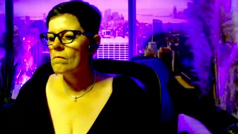 Snapshot of mollysun chatting on June 21, 4:31 pm MollySun Nina Randmann online show from June 21, 4:31 pm