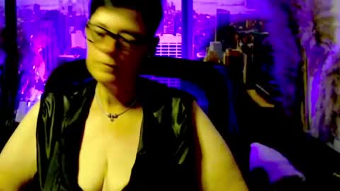 Snapshot of mollysun chatting on July 5, 6:48 pm MollySun Nina Randmann online show from July 5, 6:48 pm