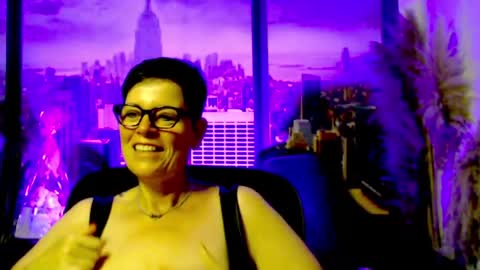 Snapshot of mollysun chatting on July 15, 2:33 pm MollySun Nina Randmann online show from July 15, 2:33 pm