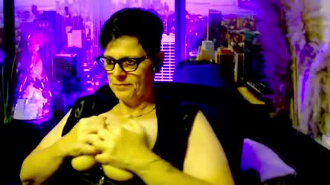 Snapshot of mollysun chatting on July 20, 4:31 pm MollySun Nina Randmann online show from July 20, 4:31 pm