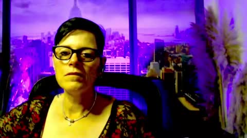 Snapshot of mollysun chatting on July 22, 4:32 pm MollySun Nina Randmann online show from July 22, 4:32 pm