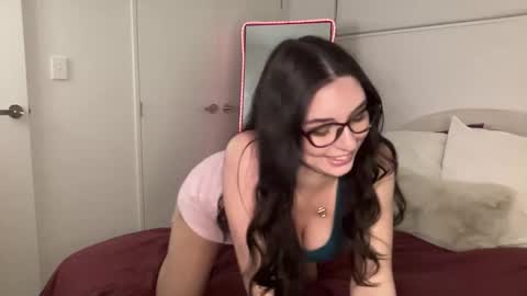 Snapshot of mollyy2006 chatting on October 24, 1:24 am Molly online show from October 24, 1:24 am