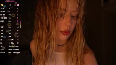 Snapshot of mollyymayy chatting on June 21, 12:13 am mollyymayy online show from June 21, 12:13 am