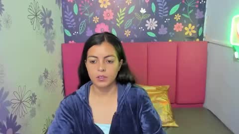 moly_cutte online show from December 9, 1:13 pm