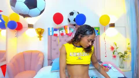 Snapshot of molyrestrepo chatting on June 23, 8:07 pm molyrestrepo online show from June 23, 8:07 pm