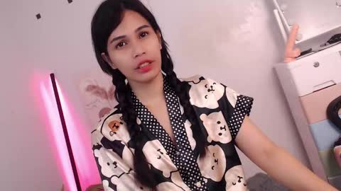 Snapshot of momi_khem019 chatting on May 4, 3:41 pm MOMIKHEM online show from May 4, 3:41 pm