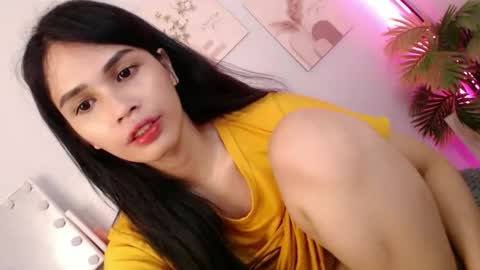 Snapshot of momi_khem019 chatting on May 29, 6:55 am MOMIKHEM online show from May 29, 6:55 am
