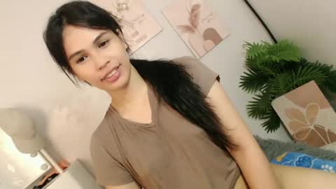 Snapshot of momi_khem019 chatting on June 18, 6:13 am MOMIKHEM online show from June 18, 6:13 am