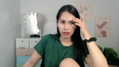 Snapshot of momi_khem019 chatting on July 4, 10:32 am MOMIKHEM online show from July 4, 10:32 am
