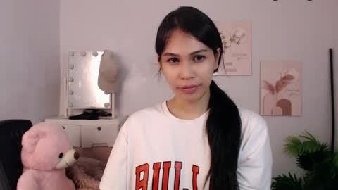 Snapshot of momi_khem019 chatting on July 27, 8:21 am MOMIKHEM online show from July 27, 8:21 am