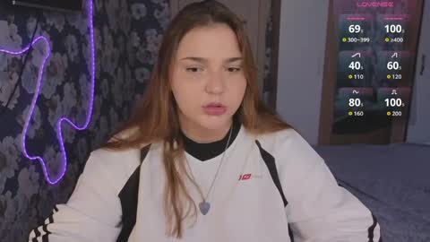 Leah online show from April 25, 2:03 pm