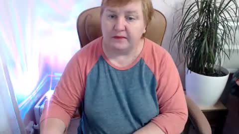 Snapshot of mommy99x chatting on December 3, 7:32 am Mommy99X online show from December 3, 7:32 am