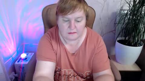 Snapshot of mommy99x chatting on December 8, 7:54 pm Mommy99X online show from December 8, 7:54 pm