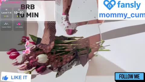 Snapshot of mommy_cum chatting on December 4, 5:27 am Mommy online show from December 4, 5:27 am