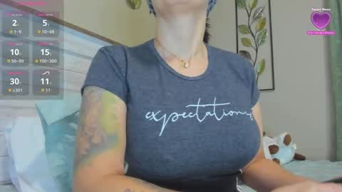 Snapshot of mommyfuckmilf_ chatting on October 24, 11:17 am Anny online show from October 24, 11:17 am