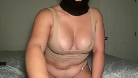 Snapshot of mommygoddess03 chatting on September 16, 4:35 am mommygoddess03 online show from September 16, 4:35 am