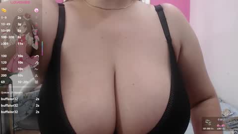 Snapshot of mommyissuess_ chatting on February 12, 2:56 am Daphne  online show from February 12, 2:56 am