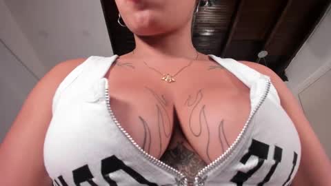 Snapshot of momo_ayasse chatting on November 14, 9:57 pm Momo online show from November 14, 9:57 pm