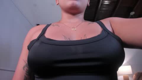 Snapshot of momo_ayasse chatting on November 18, 10:03 pm Momo online show from November 18, 10:03 pm