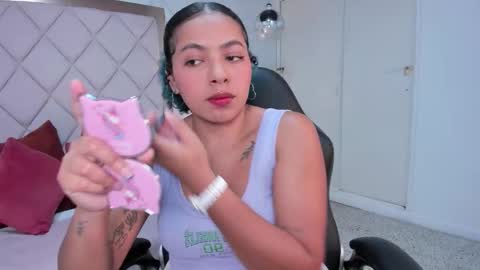 Snapshot of momo_ayasse chatting on December 2, 9:54 pm Momo online show from December 2, 9:54 pm